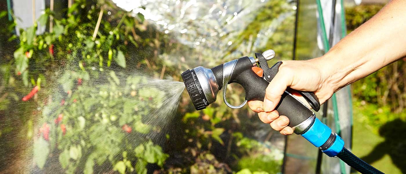 Bli flink til å vanne hagen – seks gode tips til hagevanning