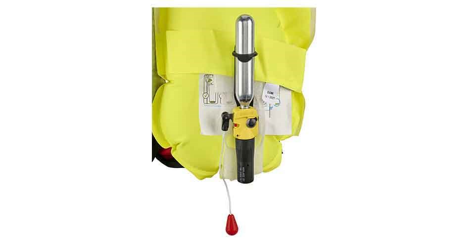 Plassering av gasspatron og avtrekker på redningsvesten.